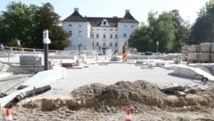 Derzeit dominiert noch die Farbe Grau, wenn er aber fertig ist, soll der Schlossplatz zum grünen Vorzeigeprojekt werden. (Bild: Judt Reinhard)