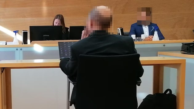Der mittlerweile suspendierte Chemie-Professor saß nun in Tirol vor Gericht. (Bild: Stegmayr Markus, Krone KREATIV)