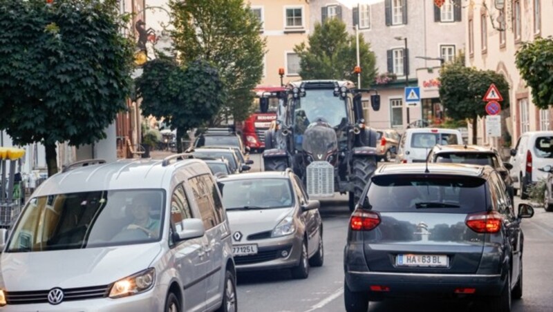 Stau ohne Ende durch ganz Golling (Bild: Tschepp Markus)