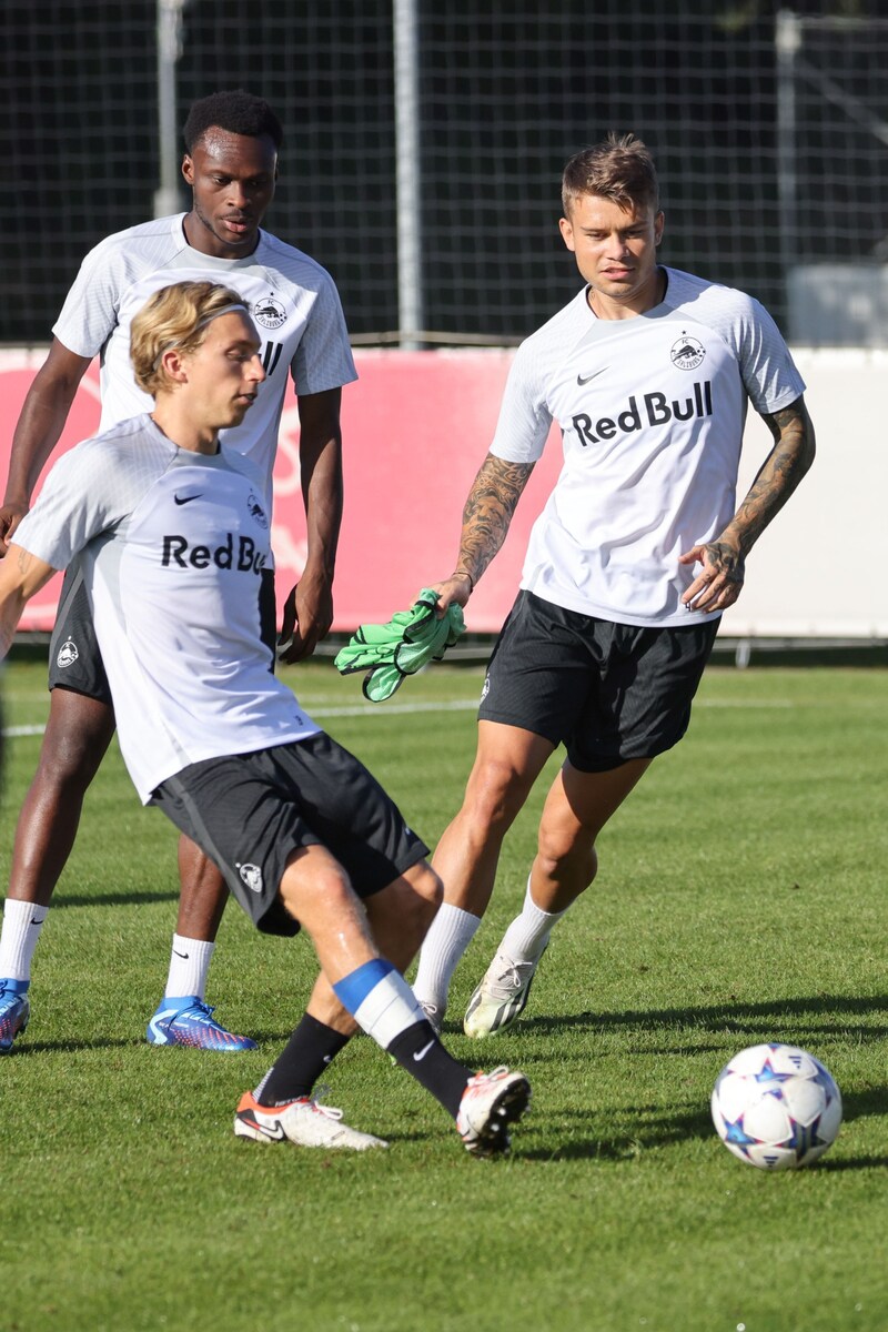 Mads Bidstrup (Vordergrund) war im Abschlusstraining mit dabei. (Bild: GEPA pictures)