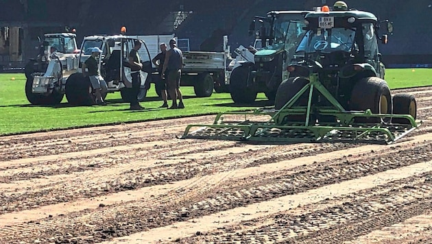 Die Bagger rollen durchs Stadion. (Bild: Stadion GmbH)