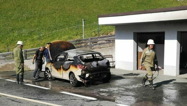 Nach einem Knall ging das Auto in Flammen auf. (Bild: FF Maria Luggau)