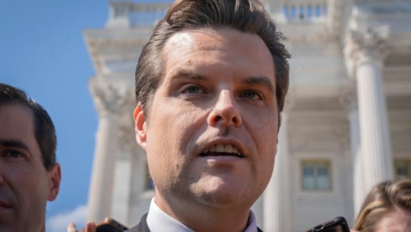 Der Abgeordnete Matt Gaetz stellt sich Fragen von Medienvertretern (Bild: ASSOCIATED PRESS)