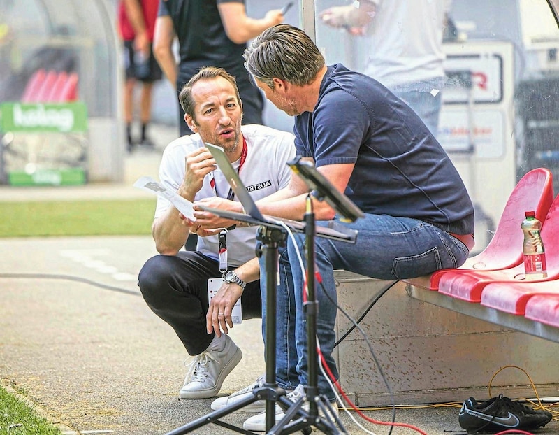 Gesprächsbedarf: Sportchef Manuel Ortlechner und Trainer Michael Wimmer. (Bild: GEPA pictures)