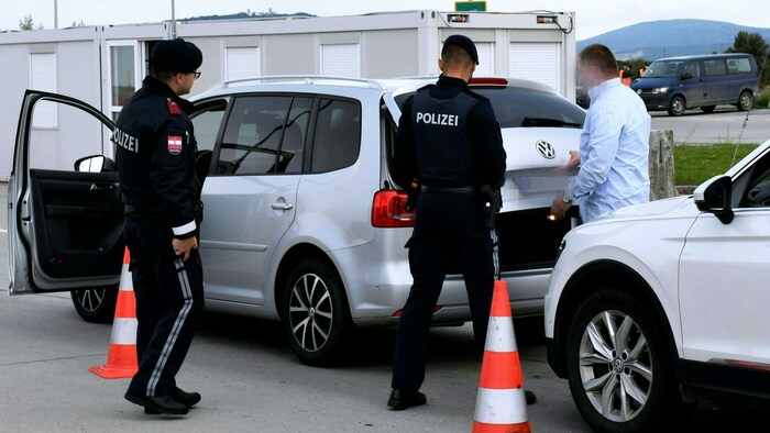 Polizeikontrolle am Grenzübergang Kittsee