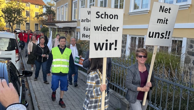 Just over a year ago, the AMS cuts drove people and Eibetex employees in Waidhofen an der Thaya onto the streets. There is still fear there. (Bild: René Denk)