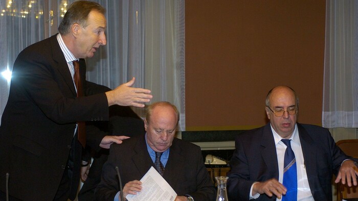 Bild aus dem Jahr 2004: Paul Kiss, Anton Gaal und Walter Seledec (v.l.) in der Sitzung der ...