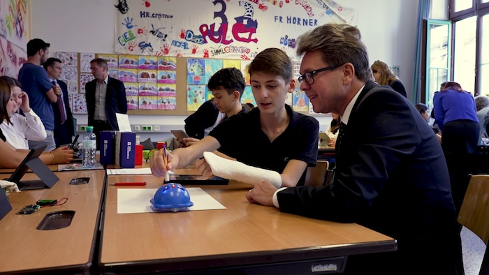 Bildungsminister Martin Polaschek stattete der MSi Feuerbach einen Besuch ab.