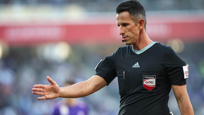 Referee Alexander Harkam