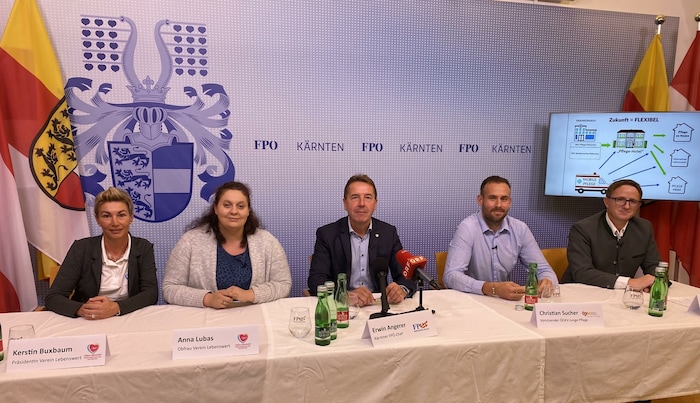 FP-Klubobmann Erwin Angerer fordert mit dem Verein Lebenswert und der Jungen Pflege Kärnten ...