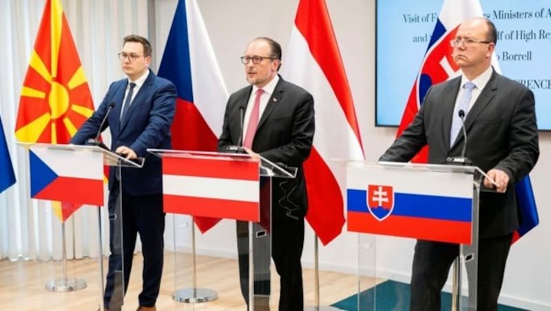 Gemeinsam stärker: Die „Slavkov-Außenminister“ Jan Lipavský (Tschechien), Alexander Schallenberg (Österreich) und Miroslav Wlachowsky (Slowakei) (Bild: BMEIA/Michael Gruber)