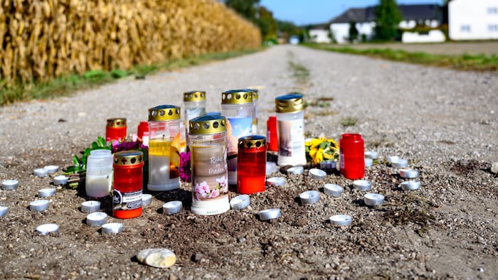 Kerzen am Unglücksort in Naarn
