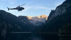 Die Crew des  Polizeihubschraubers Libelle _ hier bei einem Sucheinsatz auf der Zwieselalm - barg die beiden deutschen Geschwister in Hinterstoder (Bild: Polizei OÖ)