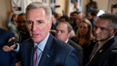 Kevin McCarthy vor der Abstimmung im Kapitol (Bild: AP Photo/J. Scott Applewhite)