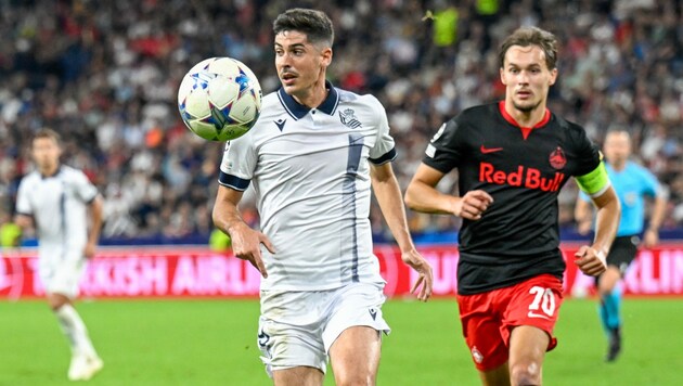 Salzburg-Abwehrspieler Amar Dedic (re.) hatte gegen die Sociedads Offensive Probleme. (Bild: GEPA pictures)