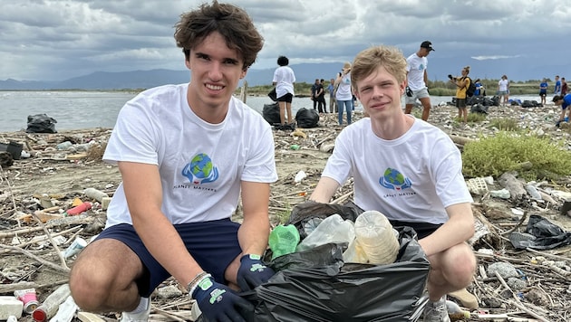 Max Spiess (rechts) und Felix Krainer gehen auf „Clean-Up-Trips“ und inspirieren damit Millionen Menschen weltweit. (Bild: zVg)