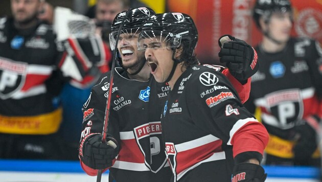 Steve Owre (li.) traf gegen Bozen viermal, sein kanadischer Landsmann Clayton Kirichenko (re.) machte den „Gamewinner“. (Bild: GEPA pictures)