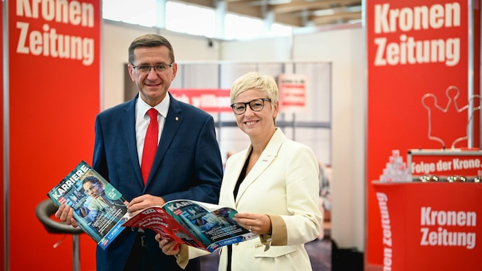 Zu Besuch am „Krone“-Stand: Markus Achleitner und Doris Hummer.