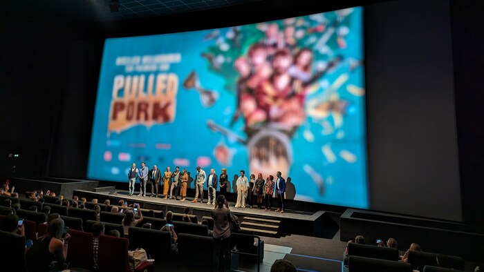 Paul Pizzera und Otto Jaus (Mitte), Moderatorin Sasa Schwarzjirg und Co-Stars Valerie Huber, ...