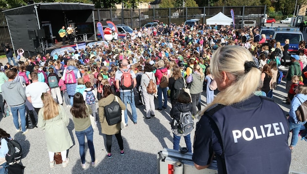 Die Aktion Kinderpolizei zog mit einem Konzert von „Bluatschink“ viele junge Besucher an. (Bild: Birbaumer Christof)