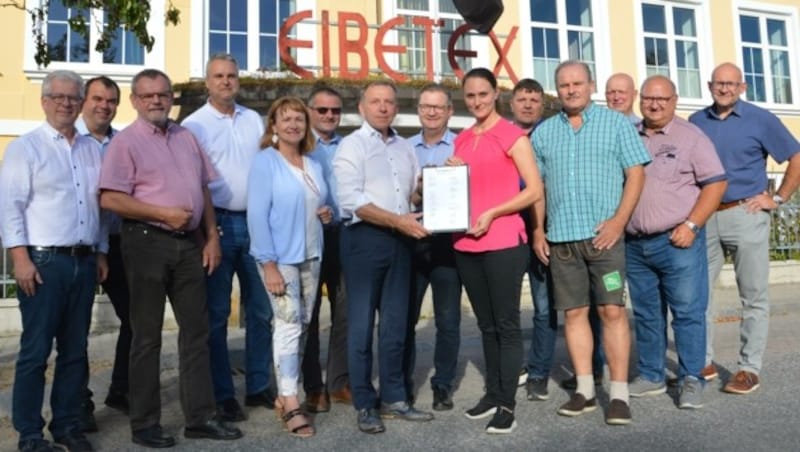 Alle 15 Bürgermeister des Bezirks Waidhofen im Waldviertel meinen geeint: „Die AMS-Maßnahmen sind nicht nachvollziehbar. Schließlich ist das Ziel von Eibetex, Menschen mit Handicap zu befähigen, aus eigener Kraft ihr Leben zu meistern.“ (Bild: Stadt Waidhofen/Thaya)