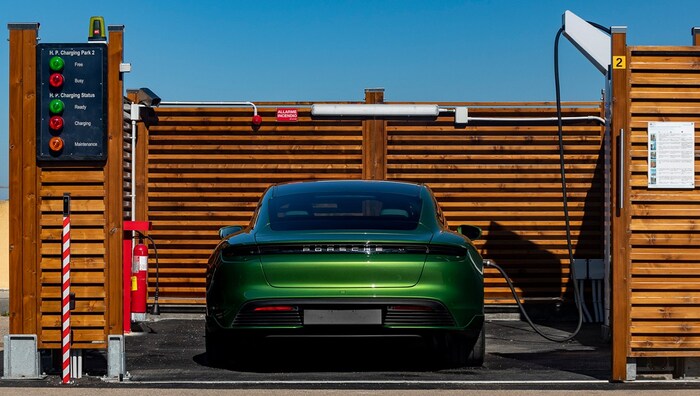 Der Erste mit 800 Volt: Porsche Taycan