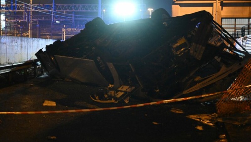 Der umgestürzte Bus (Bild: AFP)