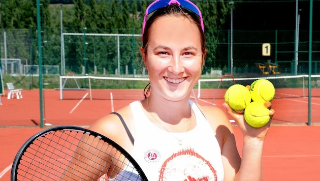 Sarah Panzenböck engagiert sich für den heimischen Tennisverein (Bild: Pressefoto Franz Crepaz)