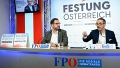 Christian Hafenecker und Bundesparteiobmann Herbert Kickl (FPÖ) im März 2023 (Bild: APA/HELMUT FOHRINGER)