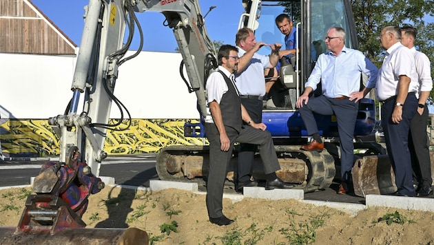 Beim Lokalaugenschein in Horn mit Bürgermeister Gerhard Lentschig und Landesvize Stephan Pernkopf. (Bild: NLK Filzwieser)