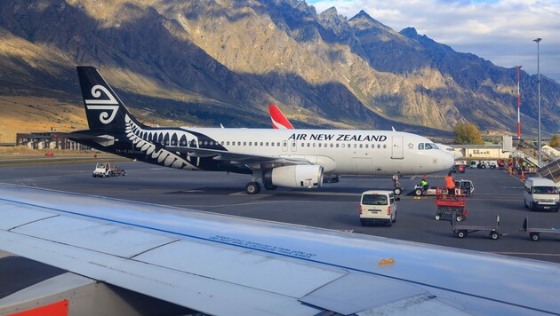 Am Flughafen in Queenstown (Bild) sorgte jetzt ein Skischuh-Wärmer für reichlich Aufregung. (Bild: stock.adobe.com/Michael)