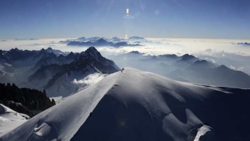 Seit dem Jahr 2001 ermitteln Forscher alle zwei Jahre die Höhe des Berges. (Bild: AFP)