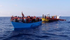 Die Zahl der auf dem Seeweg in Spanien ankommenden Migranten ist stark angestiegen. Auch im Mittelmeer kamen erneut viele Flüchtlinge an. (Bild: AP)