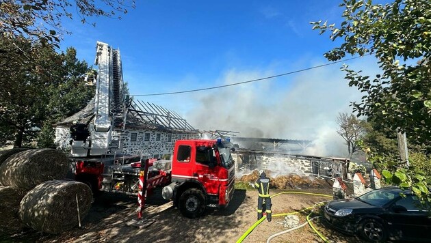 18 Feuerwehren stehen im Einsatz. (Bild: fotokerschi.at)