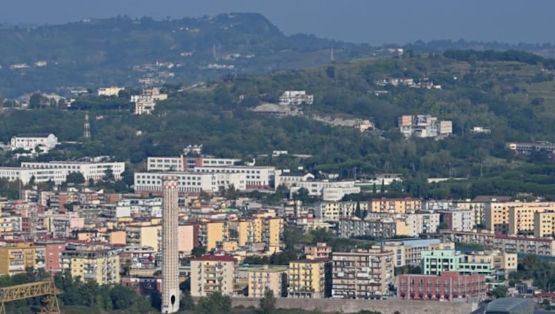 Die Bauten in der Gegend von Bagnoli bei Pozzuoli in den „Campi Flegrei“ (Phlegräische Felder), einer vulkanischen Region in der Nähe von Neapel. (Bild: AFP)