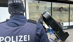 Erst vor wenigen Tagen rückten die Ermittler erneut aus. Sie stellten in Salzburg dutzende Automaten sicher. (Bild: Tschepp Markus)