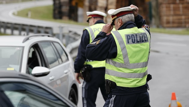 Die Polizei soll die Durchfahrtssperren kontrollieren (Bild: Tschepp Markus)