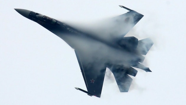 Einen solchen Kampfjet vom Typ Su-35 haben russische Truppen laut Berichten versehentlich abgeschossen (Archivbild). (Bild: Wikimedia Commons/Dmitry Terekhov/CC BY-SA 2.0)