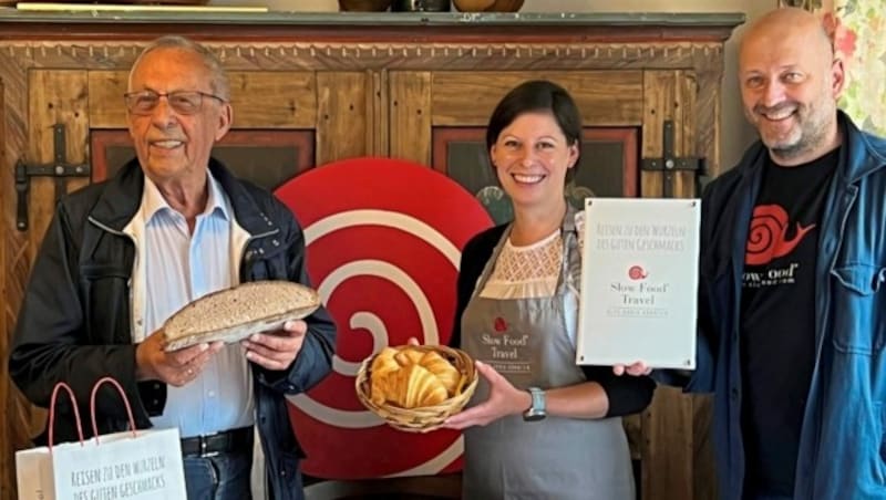 Herwig Ertl überbrachte der Familie das Slow Food-Zertifikat. (Bild: Slowfood Travel)