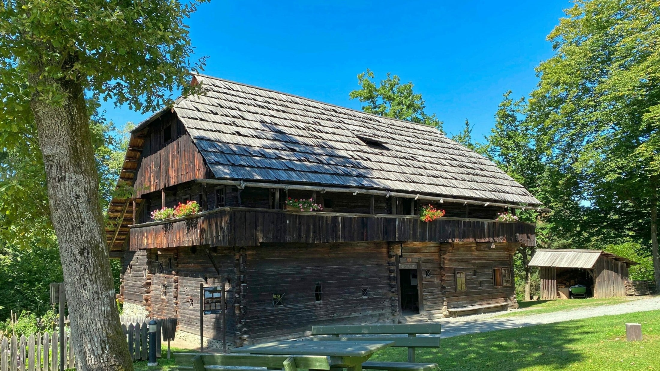 Das Bodnerhaus im Freilichtmuseum in Maria Saal gilt seit der Dendrobeprobung im Jahr 2019 als ...