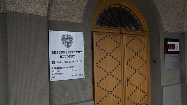 Der ungewöhnliche Fall um einen gefakten Unfall wurde am Freitag im Bezirksgericht Bludenz ...