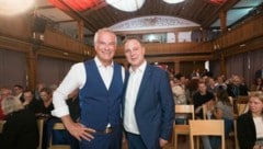 Der neue Landesvorsitzende Mario Leiter mit dem Bundesvorsitzenden Andreas Babler (Bild: DIETMAR STIPLOVSEK / APA / picturedesk.com)