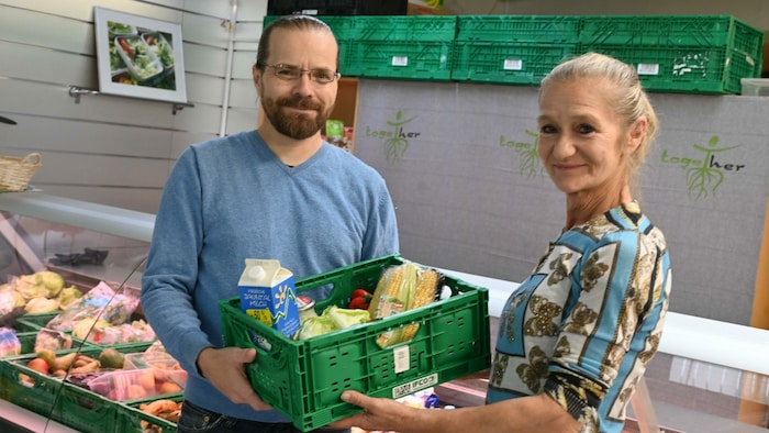 Vom Together Point bezieht Fritz seine Lebensmittel
