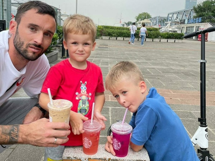 Markus Pink in China mit seinen Söhnen Max (6) und Mateo (3)