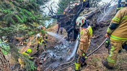 Erst nach 24 Stunden konnten die Einsatzkräfte „Brand aus“ melden. (Bild: Markus Tschepp)