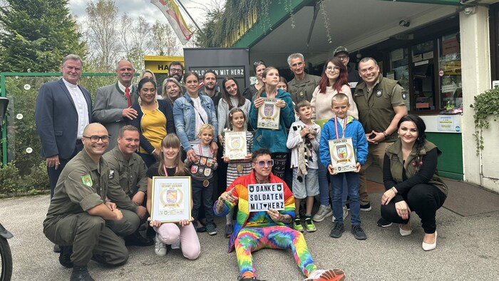 Gruppenfoto vor dem Repitilienzoo Happ