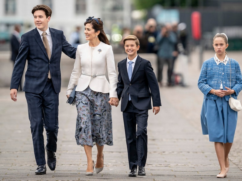 Prinz Christian mit seiner Mutter Kronrinzessin Mary und seinen jüngsten Geschwistern Prinz Vincent und Prinzessin Josephine (Bild: APA/AFP/Ritzau Scanpix/Mads Claus Rasmussen)