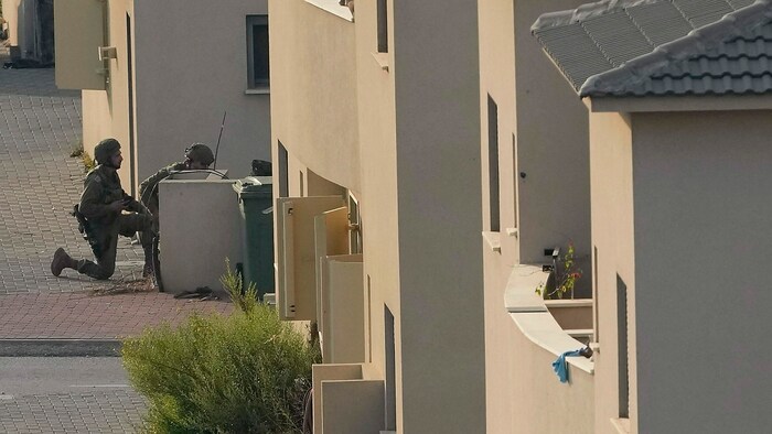 Israelische Soldaten auf der Suche nach Terroristen.