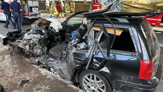 Auch das Auto des Alko-Lenkers war nach dem Unfall Schrott. (Bild: ZOOM.TIROL)