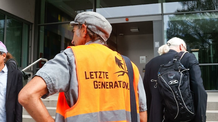 Unterstützer der Klimaaktivisten kamen auch ins Gerichtsgebäude
